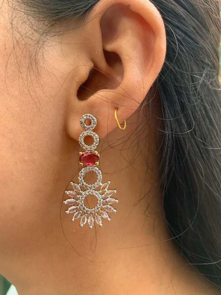 MOTIFS RUBY RED EARRING