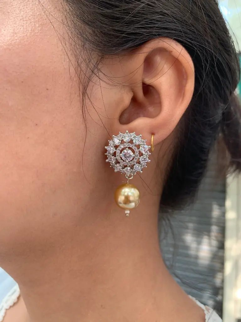 ESITA PEARL EARRING