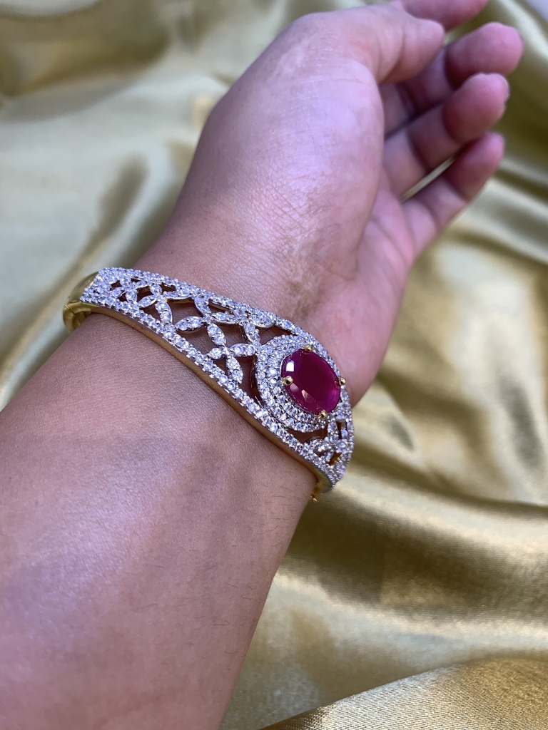 EXQUISITE DIAMOND & RUBY OPENABLE BRACELET