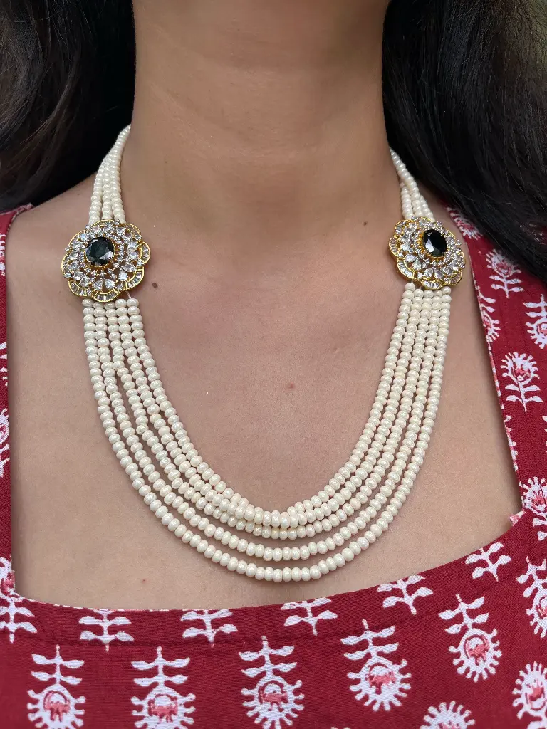 MULTILAYERED PEARL NECKLACE