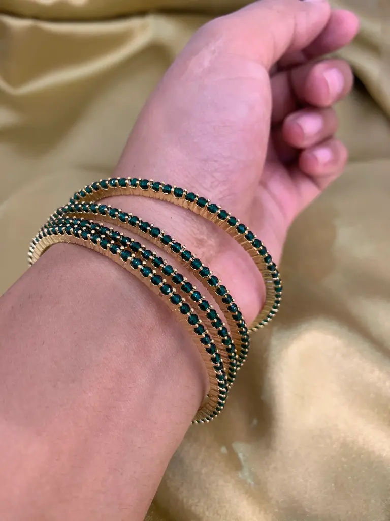 SPINEL SYONE BANGLES