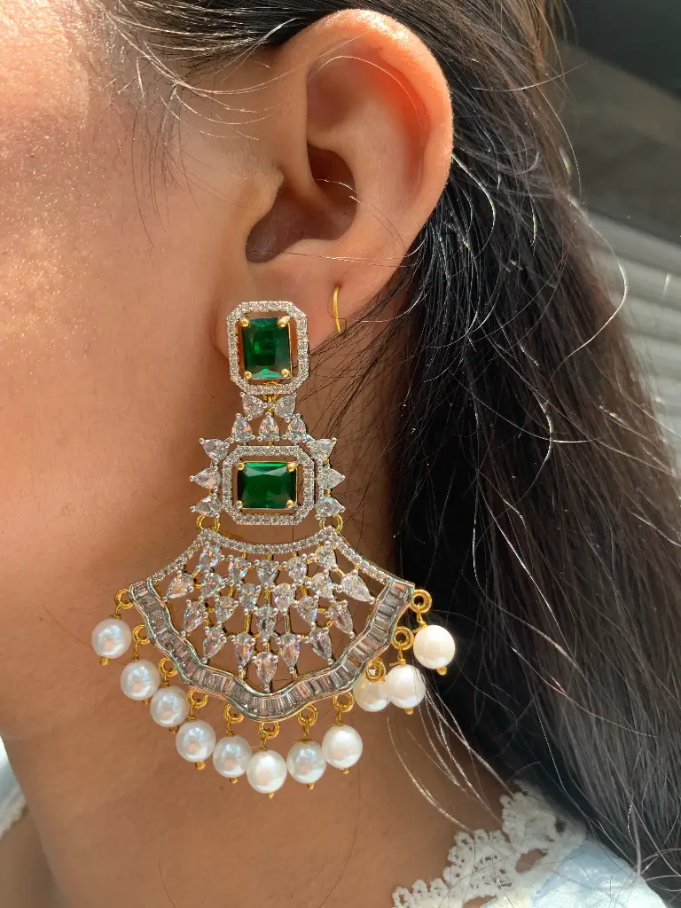 GREEN STONE AD EARRING