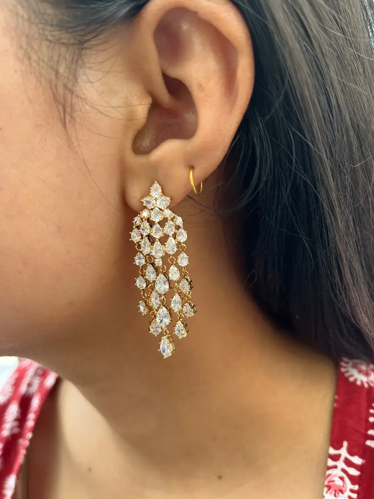 CHANDELIER DROP EARRING